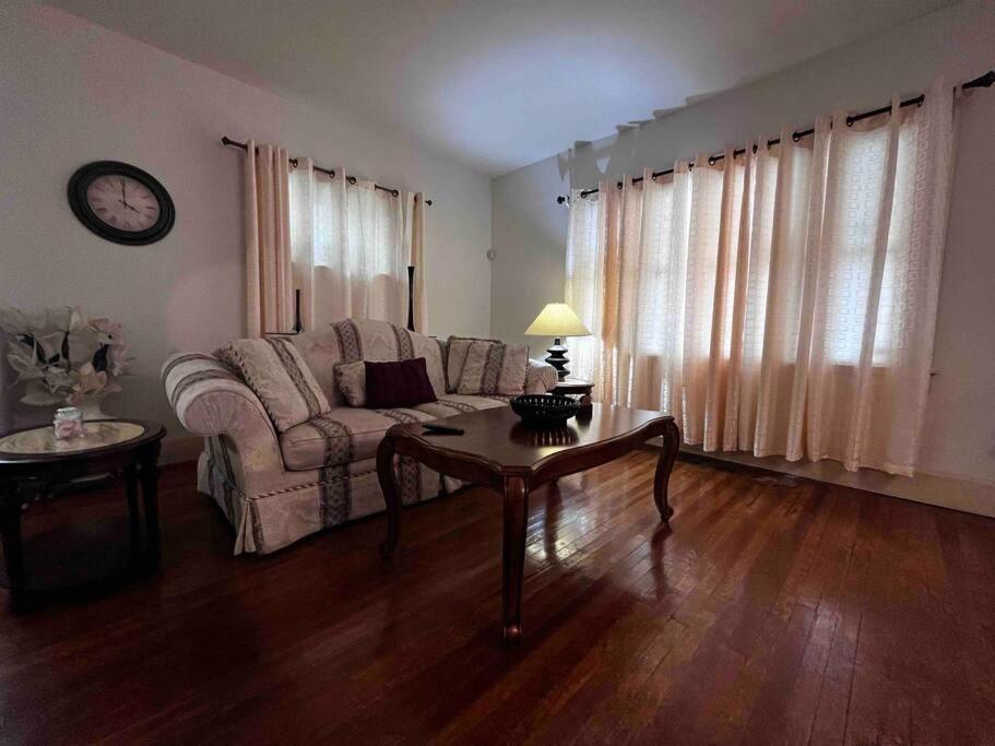Comfortable 2-Bdrm Spacious Home With Wifi & Patio Indianapolis Exteriör bild