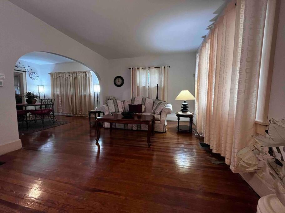 Comfortable 2-Bdrm Spacious Home With Wifi & Patio Indianapolis Exteriör bild