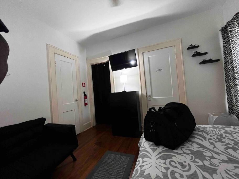 Comfortable 2-Bdrm Spacious Home With Wifi & Patio Indianapolis Exteriör bild