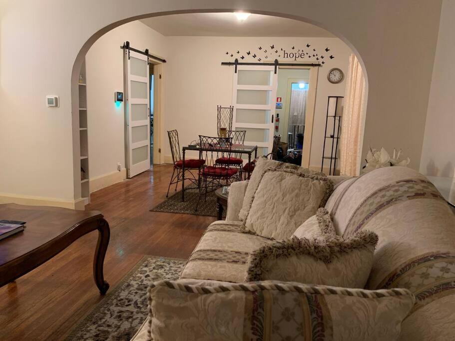 Comfortable 2-Bdrm Spacious Home With Wifi & Patio Indianapolis Exteriör bild